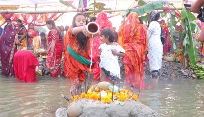 Chhath Festival Concludes with Worship of Rising Sun in Mithila Region Image