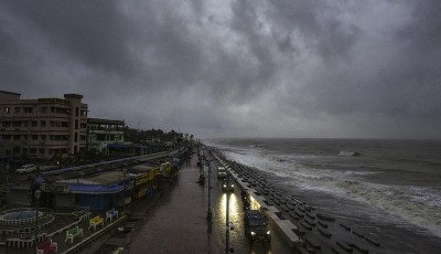 भारतमा चक्रवाती आँधीको असर: विद्यालय बन्द, सयौं सुरक्षित स्थानमा सारिए Image