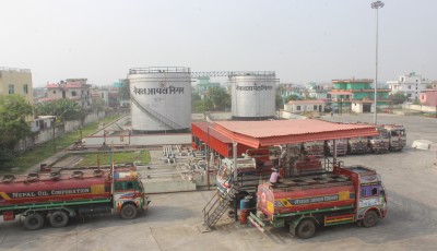 घना बस्तीबीच रहेको धनगढी इन्धन डिपोबाट स्थानीय त्रसित, स्थानान्तरणको माग Image