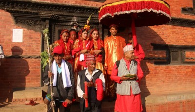 गोरखा दरबारमा परम्परागत फूलपाती भित्र्याइयो Image