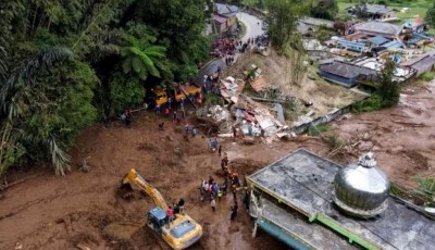 Flood Death Toll in Indonesia's Sumatra Reaches 20 Image