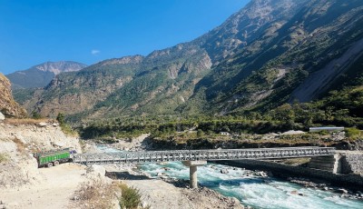 कर्णाली समृद्धिको आधार बन्दै सडक, स्याउ र जडीबुटीले पाउन थाल्यो बजार Image