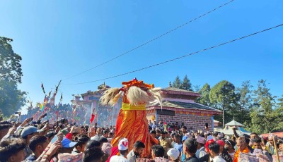 देउवा दम्पती उग्रतारा मेलामा Image